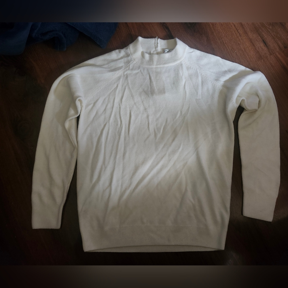 Vintage Sarah Bentley Petite White Sweater 100% Acrylic Size Petite Medium
